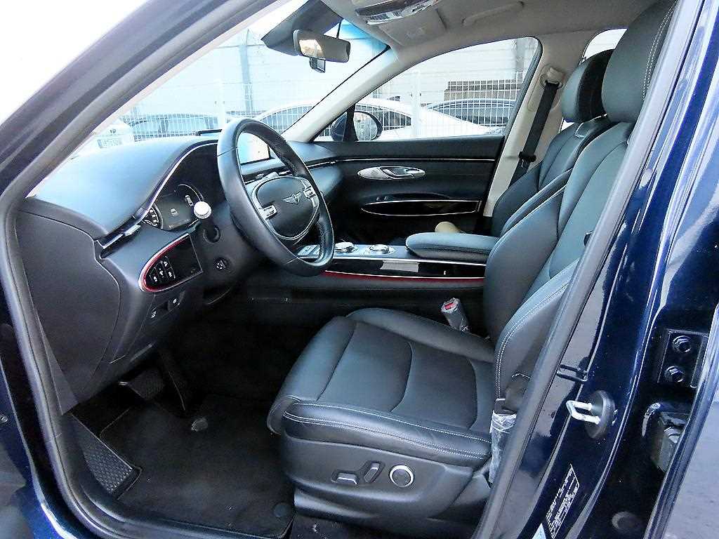 Genesis GV70 - Vista 5