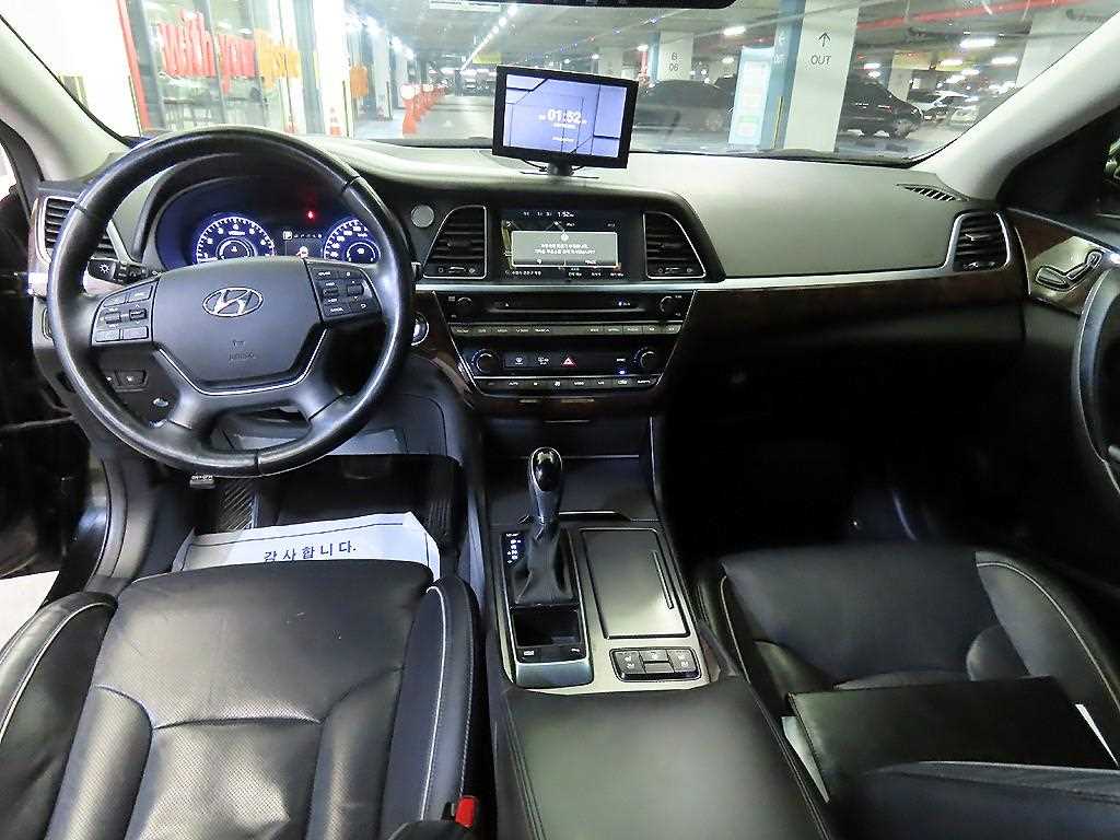 HYUNDAI Aslan - Vista 10