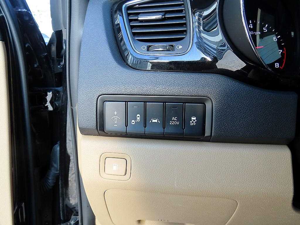 KIA Carnival - Vista 12