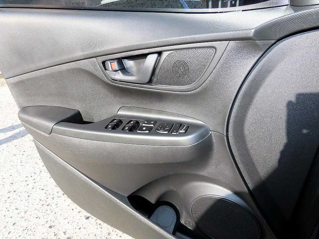 HYUNDAI Kona - Vista 11