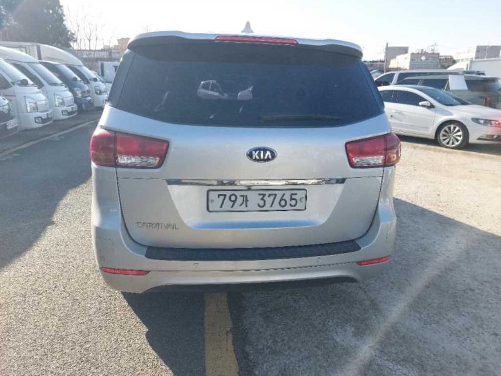 KIA Carnival - Vista 6