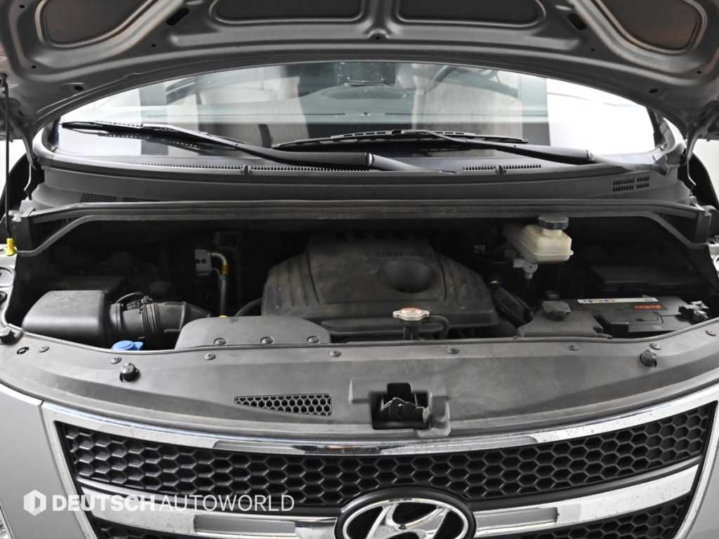 HYUNDAI Starex - Vista 6