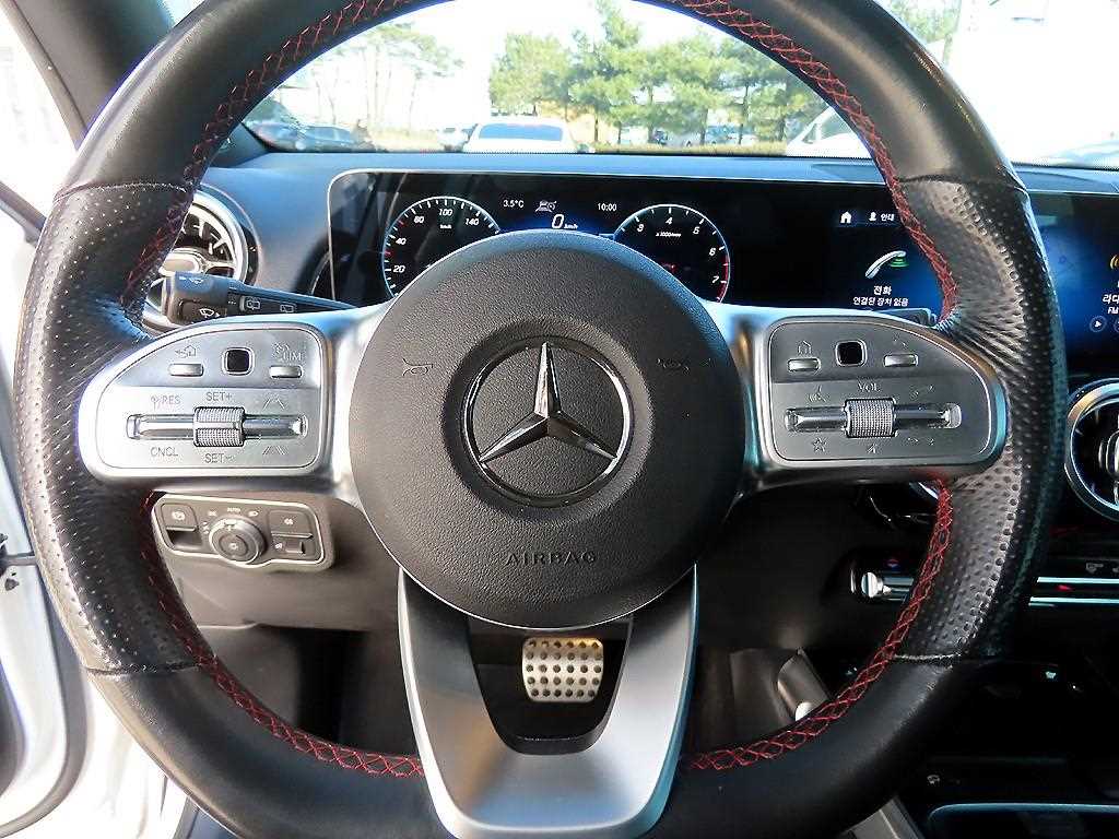 Mercedes Benz GLB Class - Vista 8