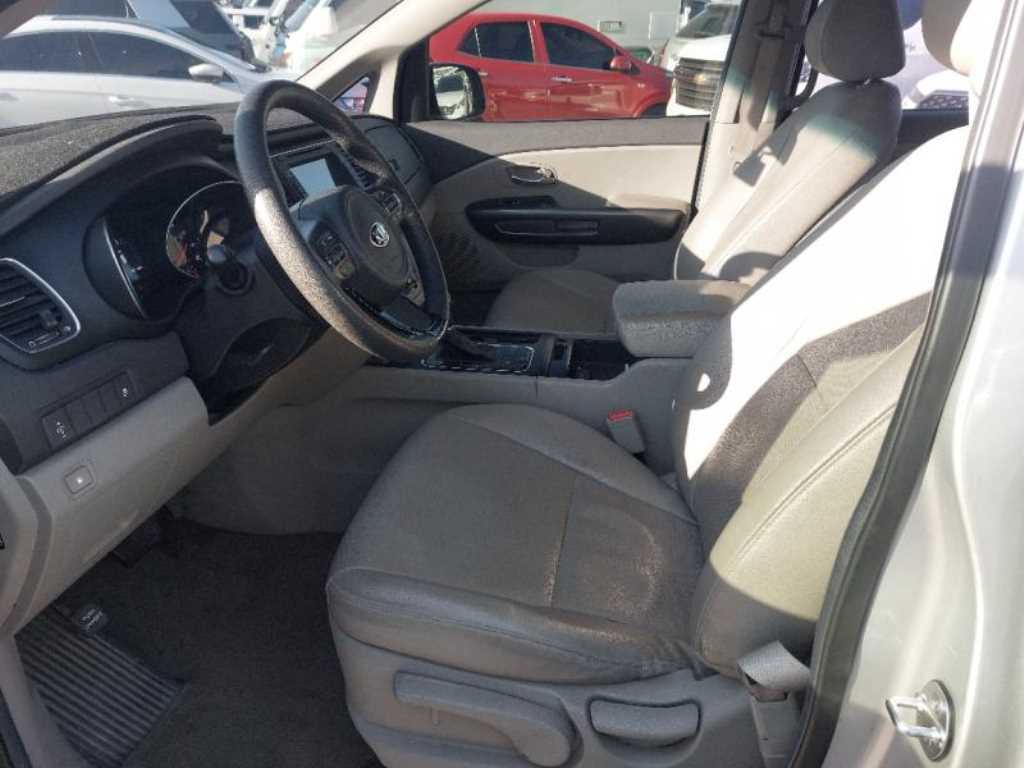 KIA Carnival - Vista 7