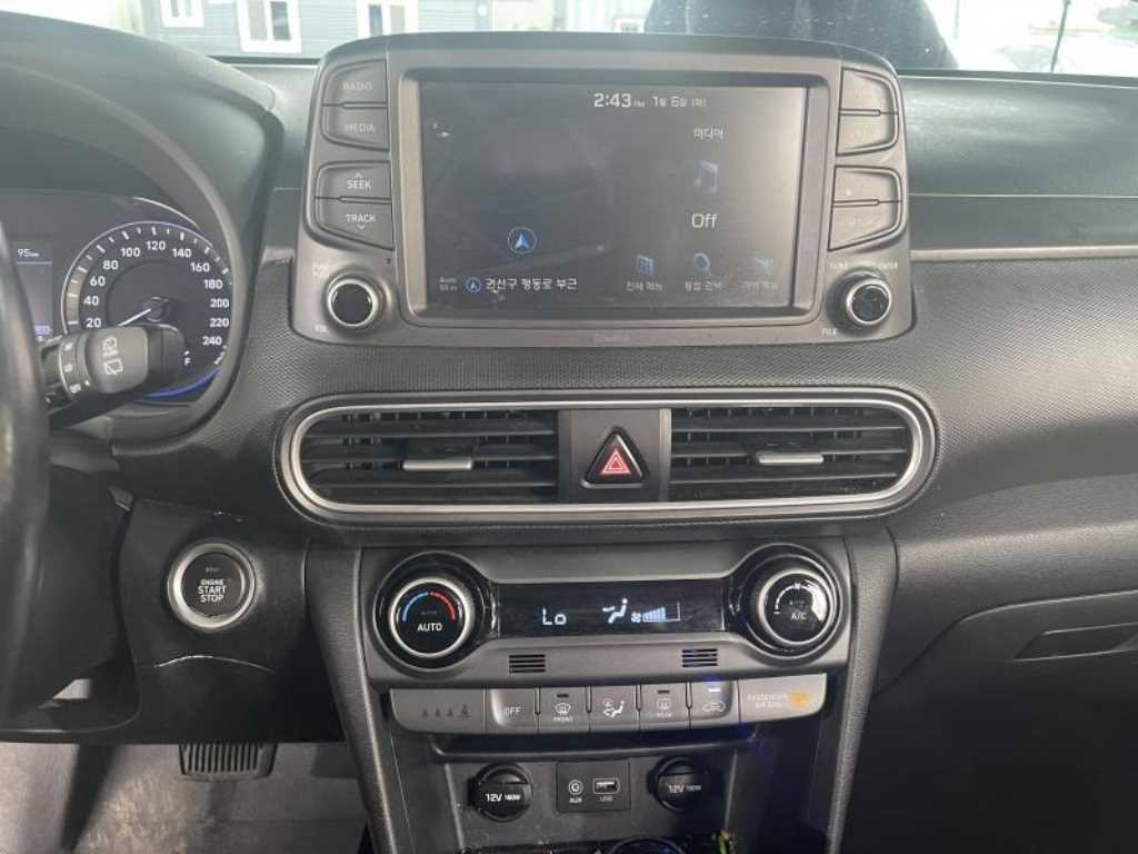 HYUNDAI Kona - Vista 9