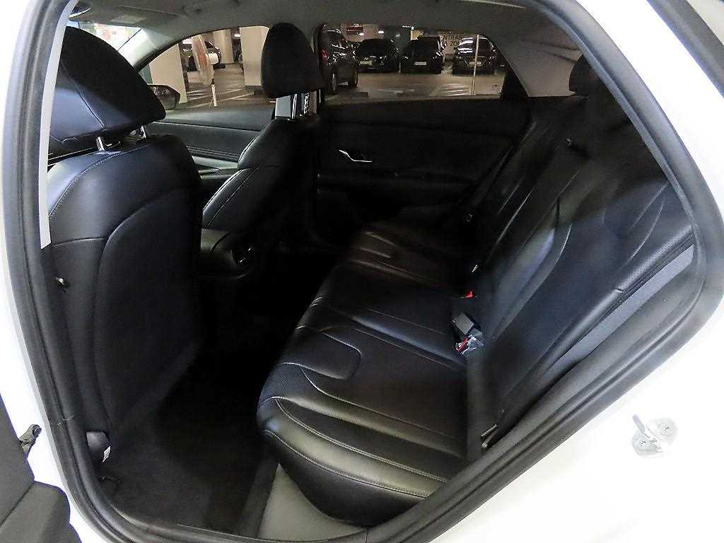 HYUNDAI Avante - Vista 7