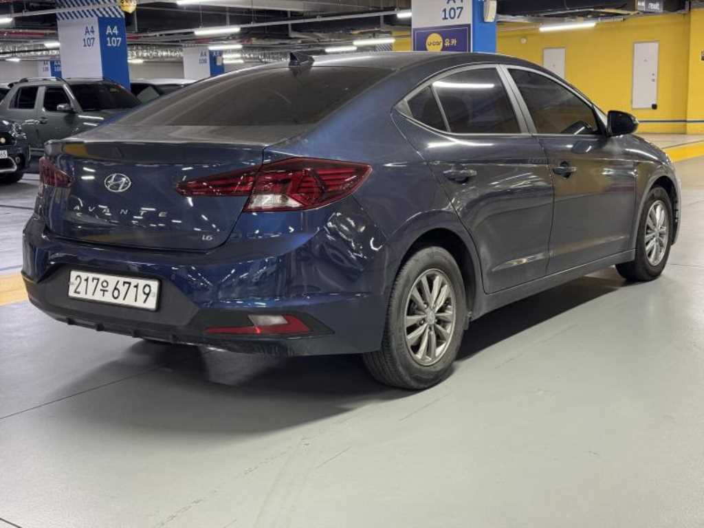HYUNDAI Avante - Vista 4