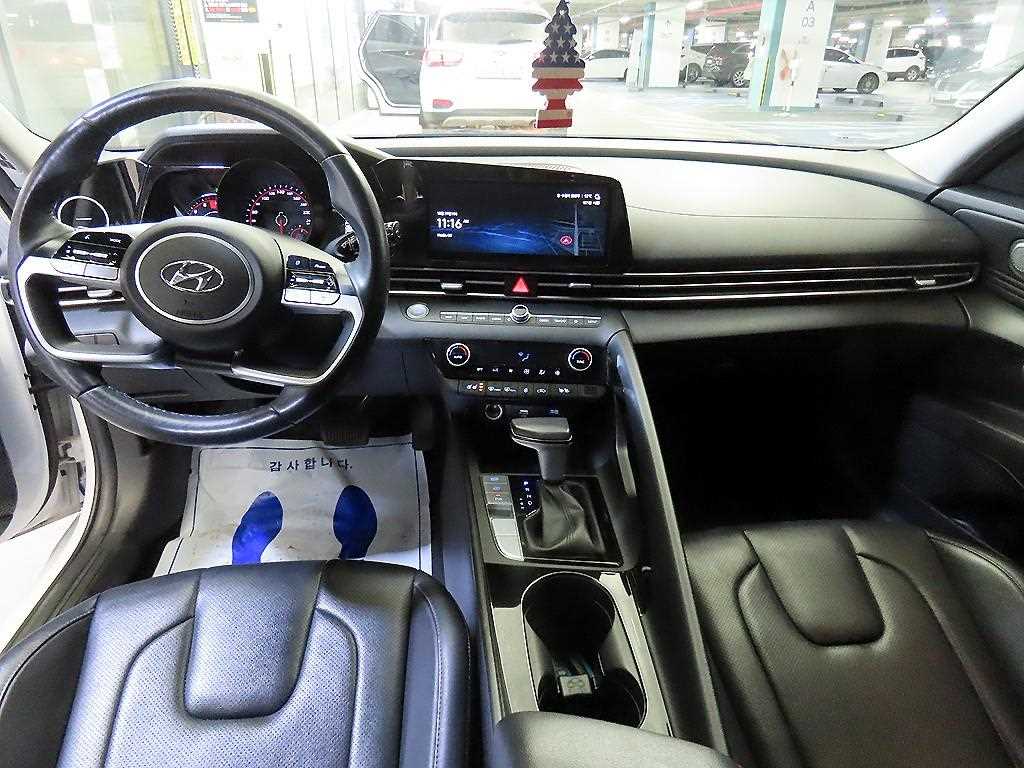 HYUNDAI Avante - Vista 10