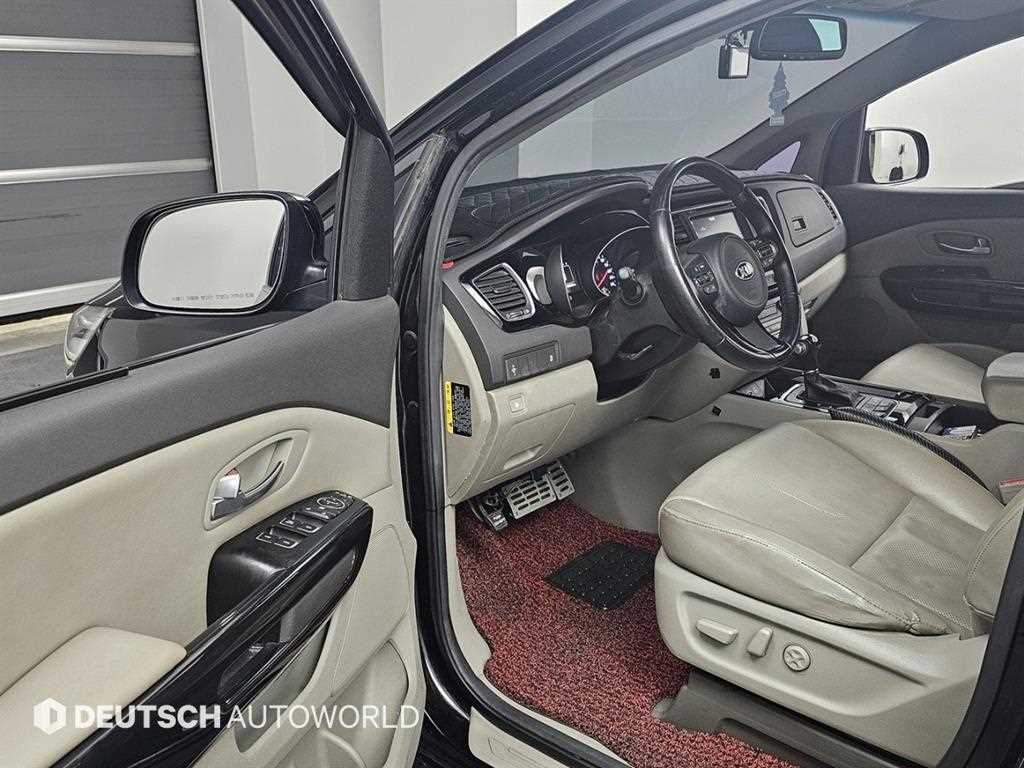 KIA Carnival - Vista 11