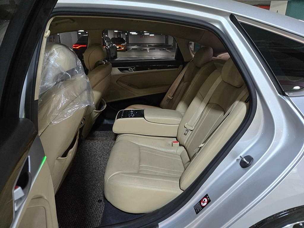 HYUNDAI Genesis - Vista 8