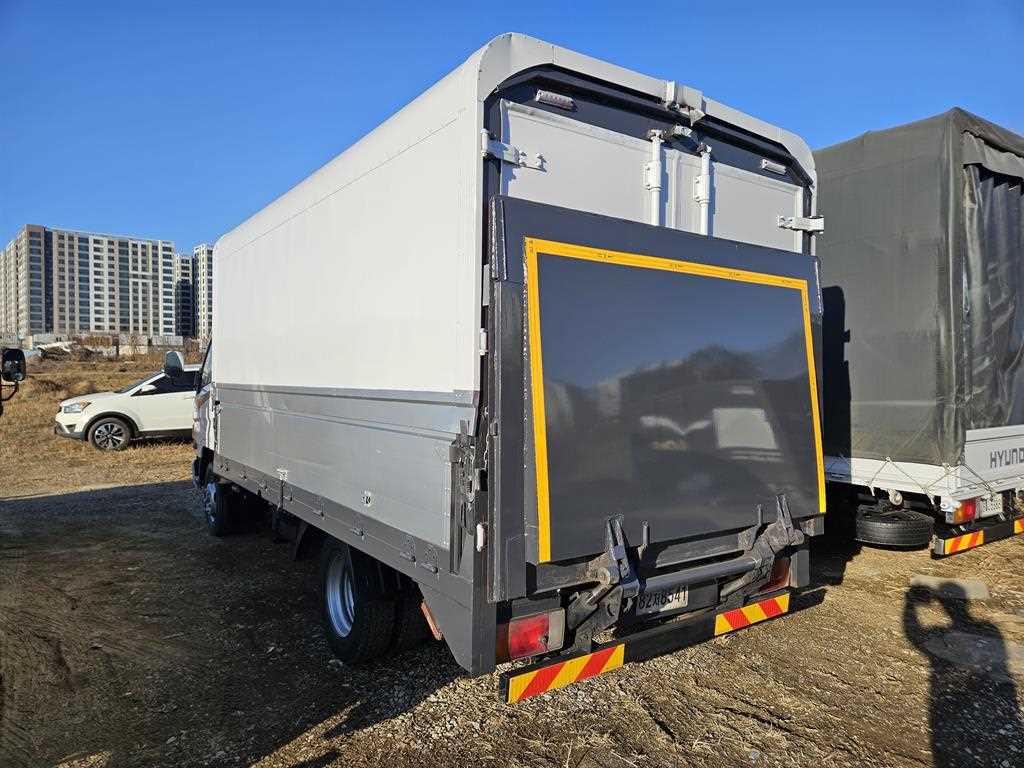 medium and large cargo truck - Vista 5