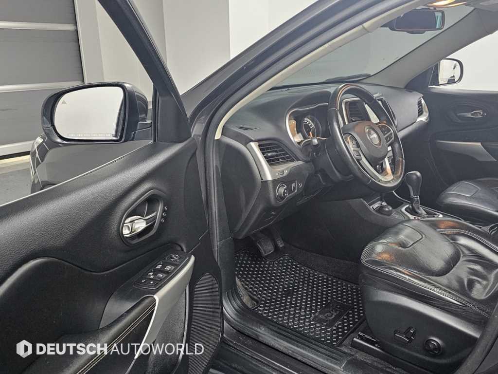 Jeep Cherokee - Vista 11