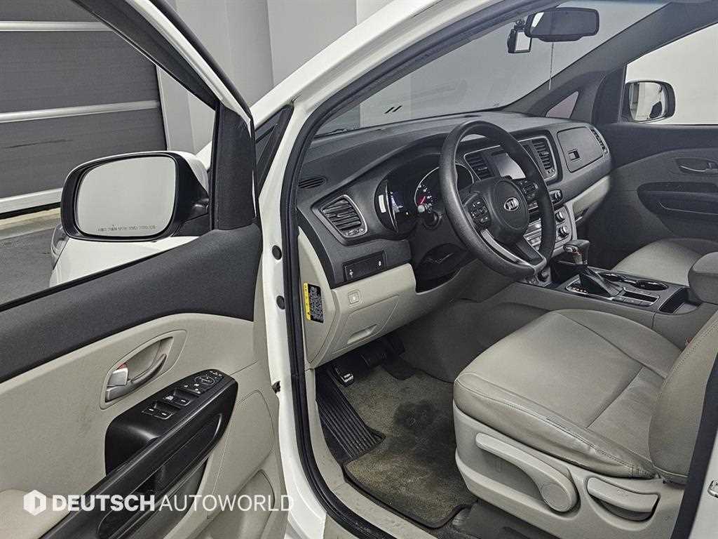 KIA Carnival - Vista 11