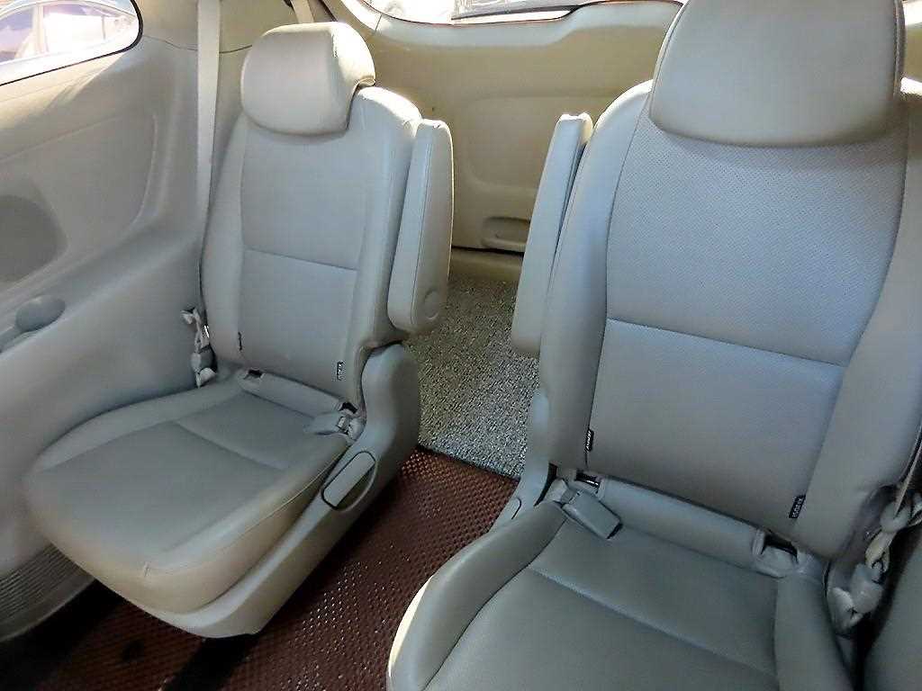KIA Carnival - Vista 7