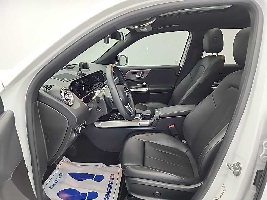 Mercedes Benz GLB Class - Vista 11