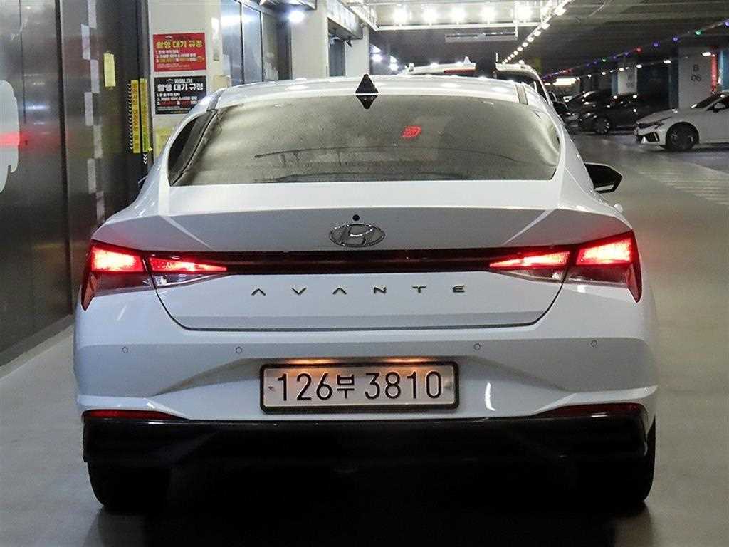 HYUNDAI Avante - Vista 5