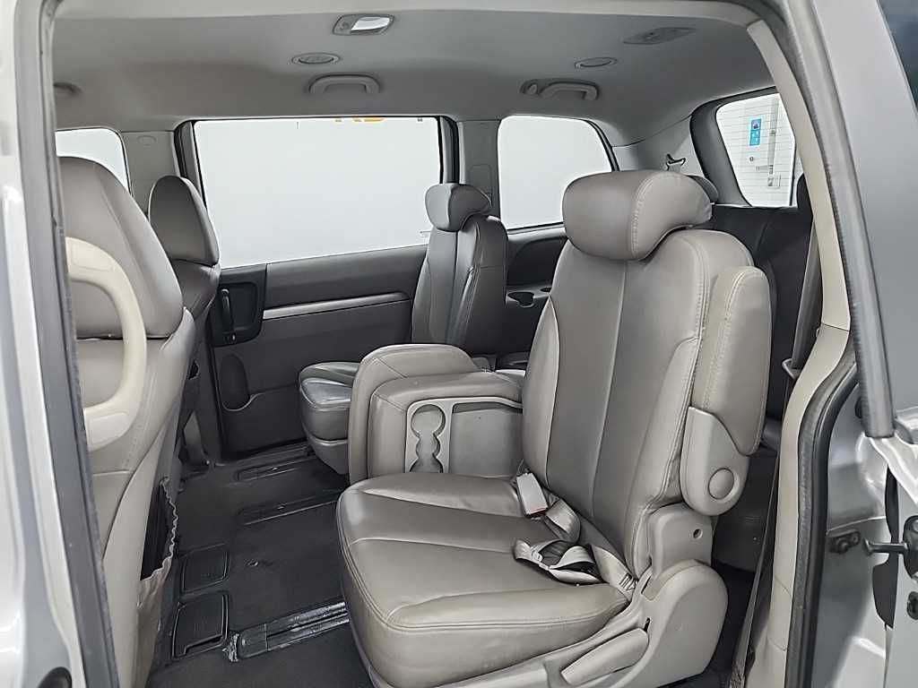KIA Carnival - Vista 12