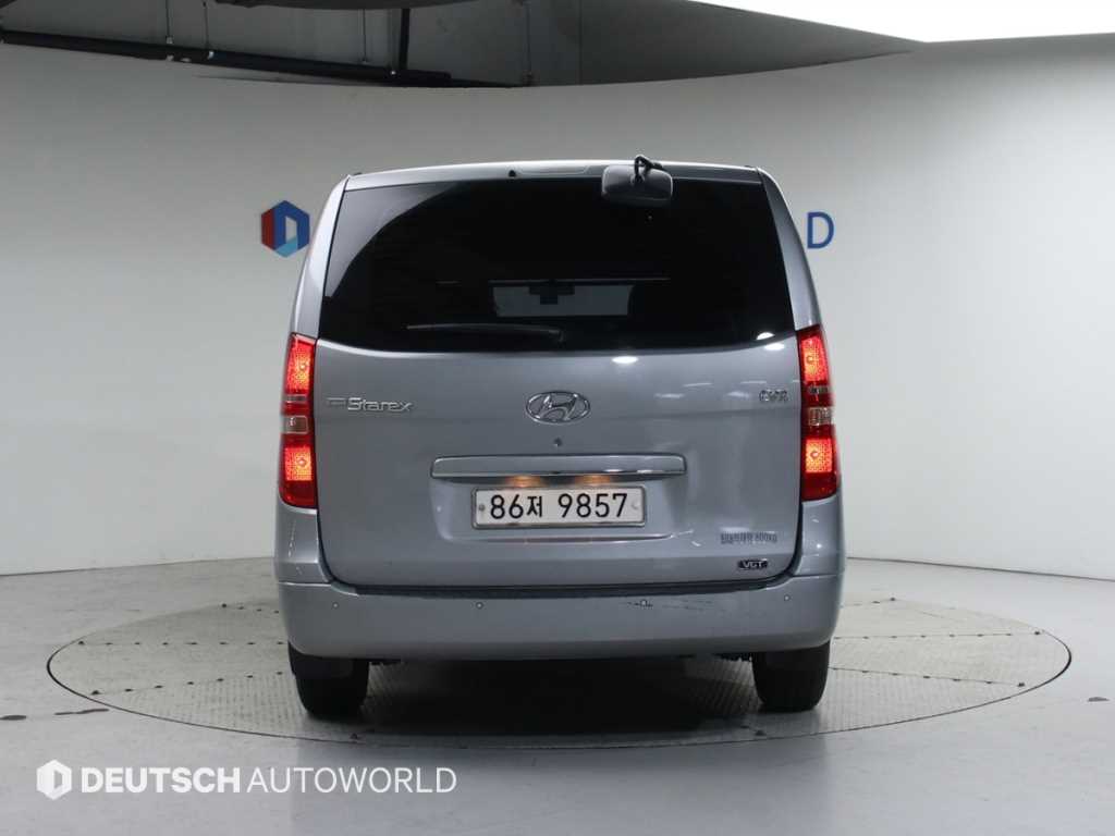HYUNDAI Starex - Vista 4