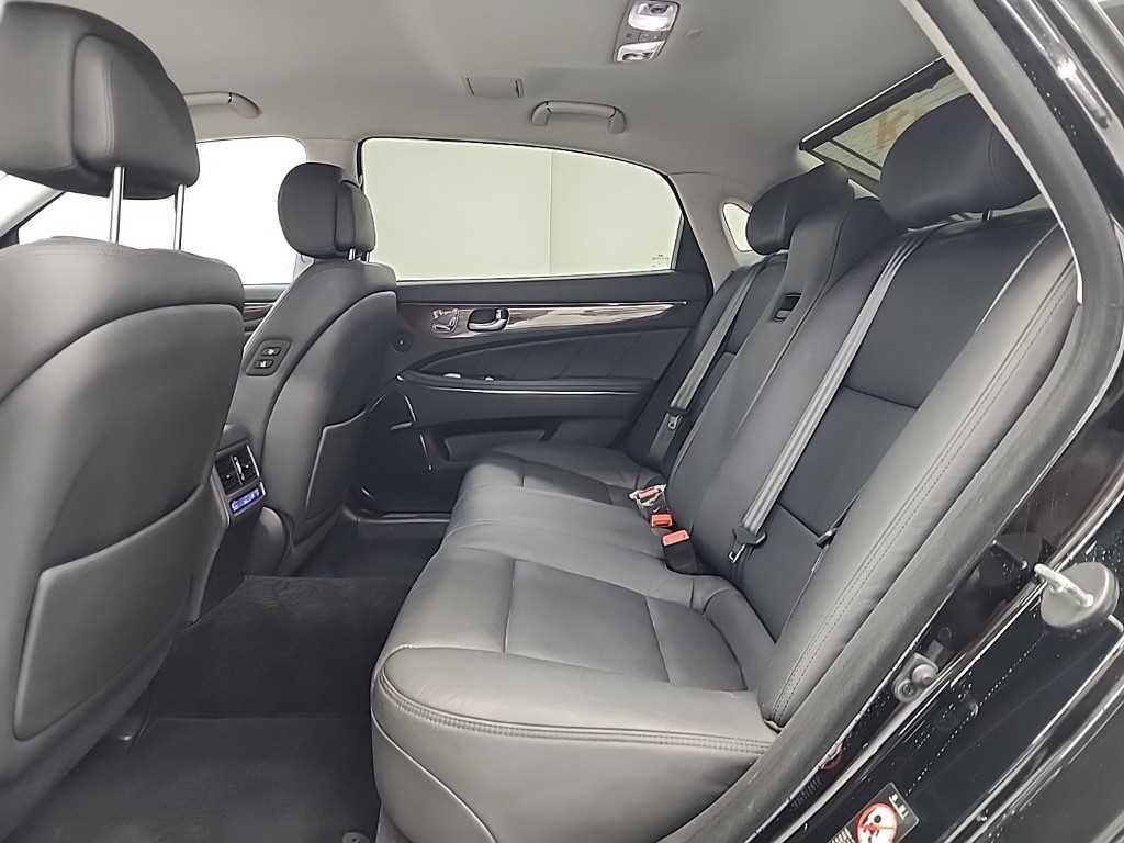 HYUNDAI Equus - Vista 12