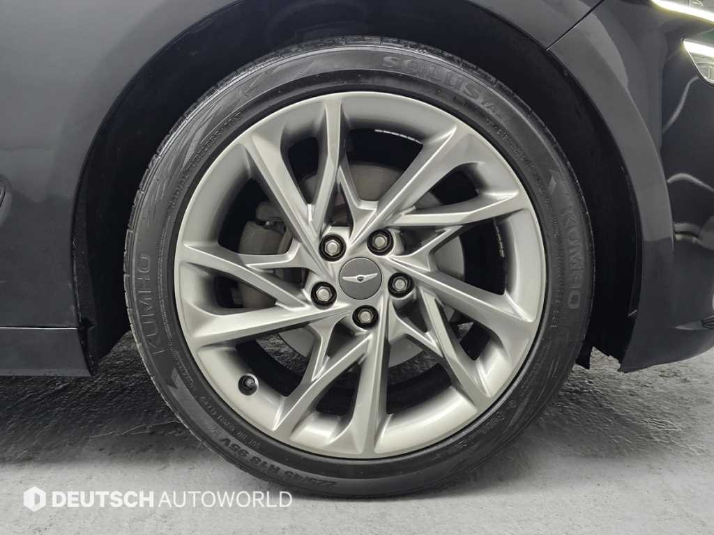 Genesis G70 - Vista 5