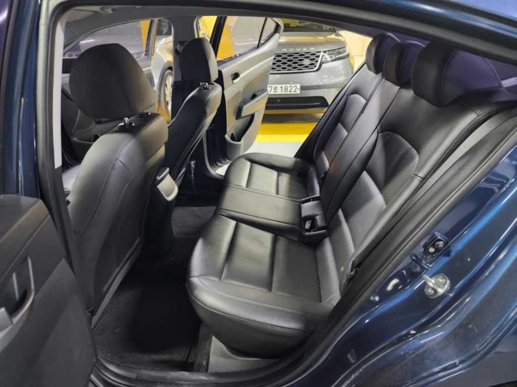 HYUNDAI Avante - Vista 8