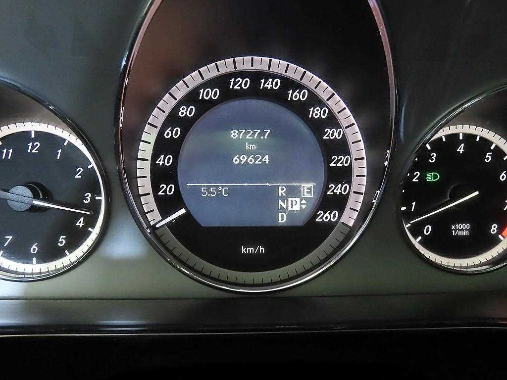 Mercedes Benz E class - Vista 9