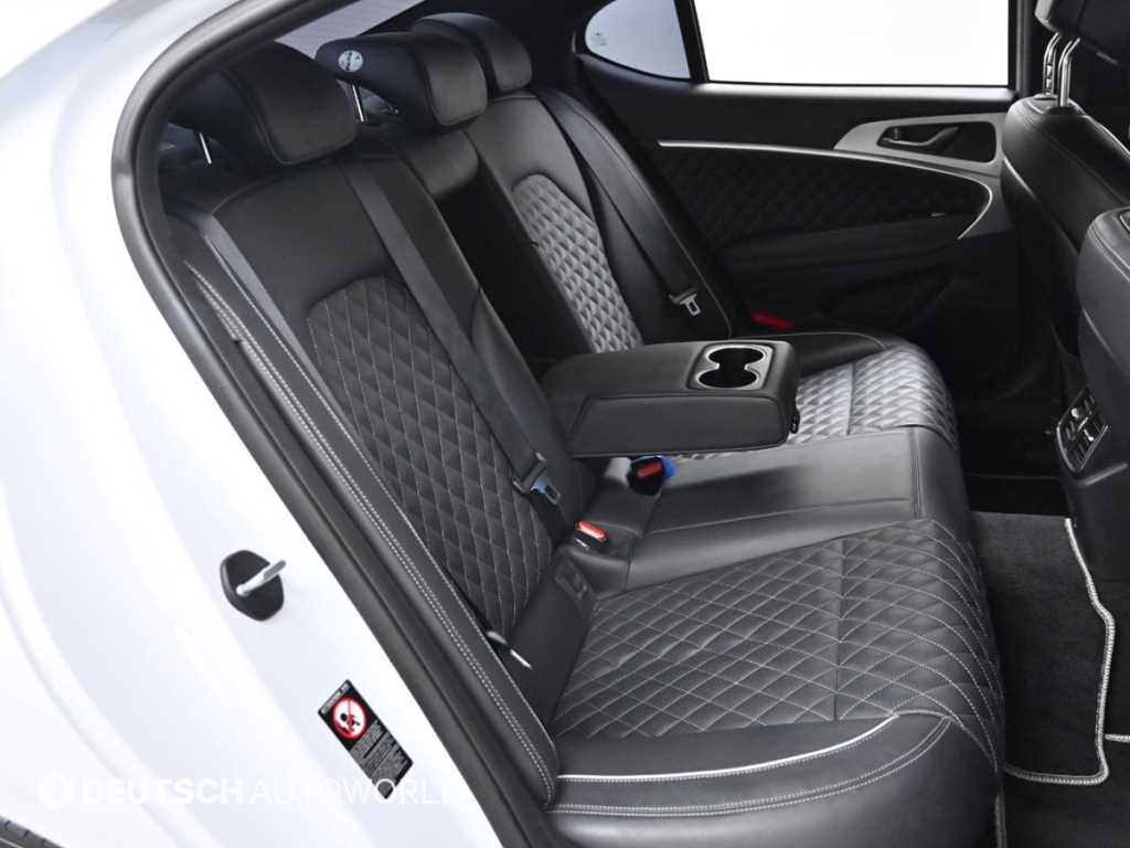 Genesis G70 - Vista 12