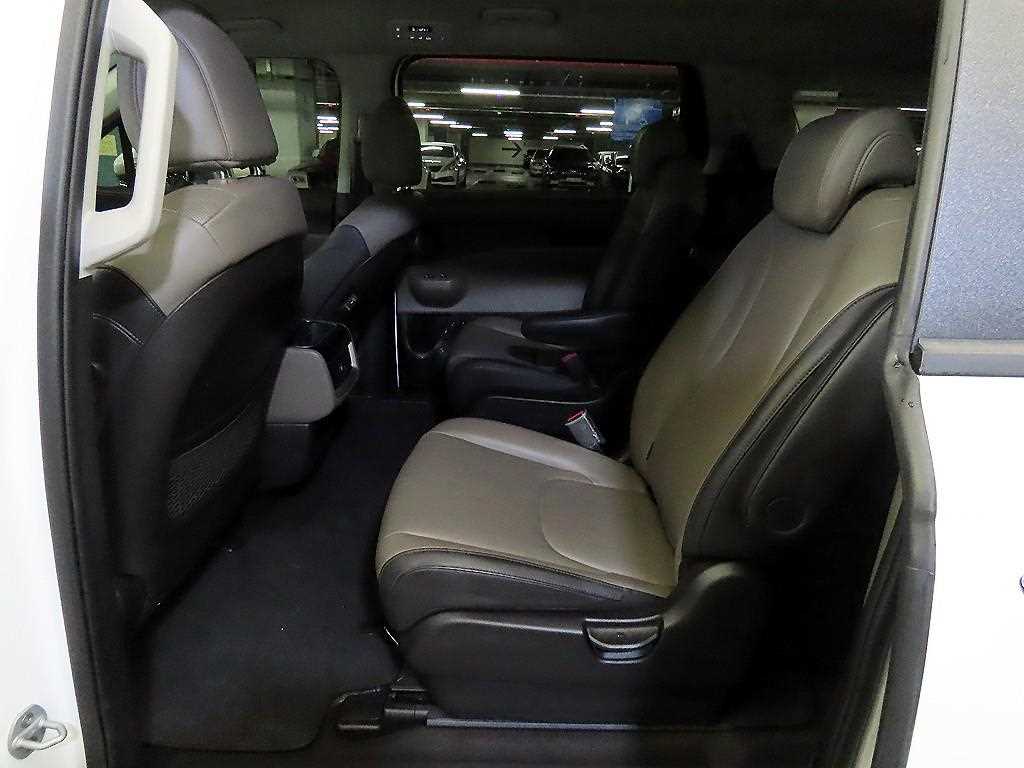KIA Carnival - Vista 7