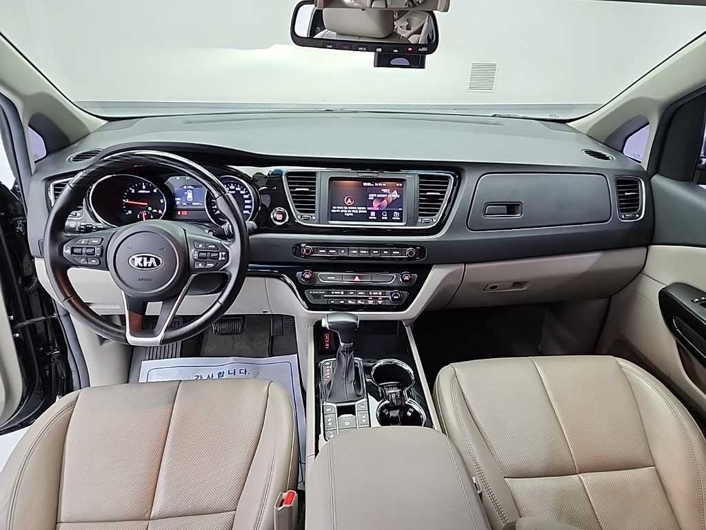 KIA Carnival - Vista 7