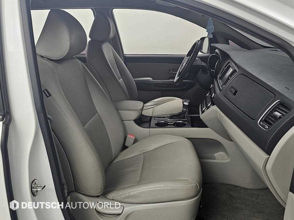 KIA Carnival - Vista 10
