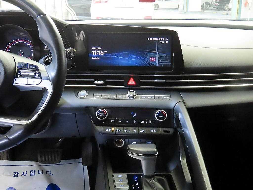 HYUNDAI Avante - Vista 11