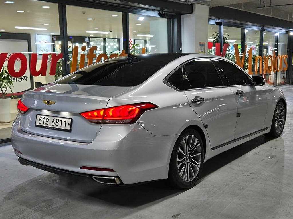 HYUNDAI Genesis - Vista 5