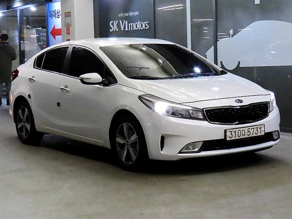 KIA K3 2018 Blanco - Importación desde Corea - HF Imports Iquique - Foto 1