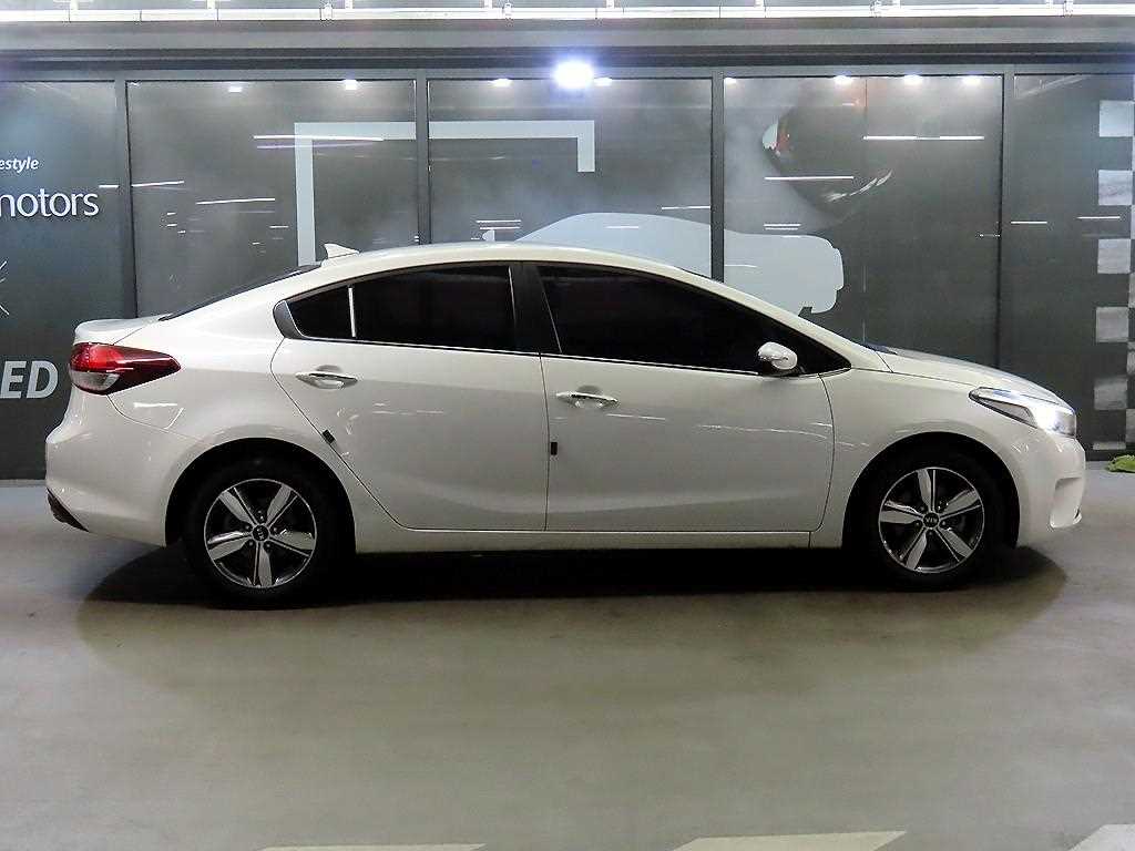 KIA K3 - Vista 3