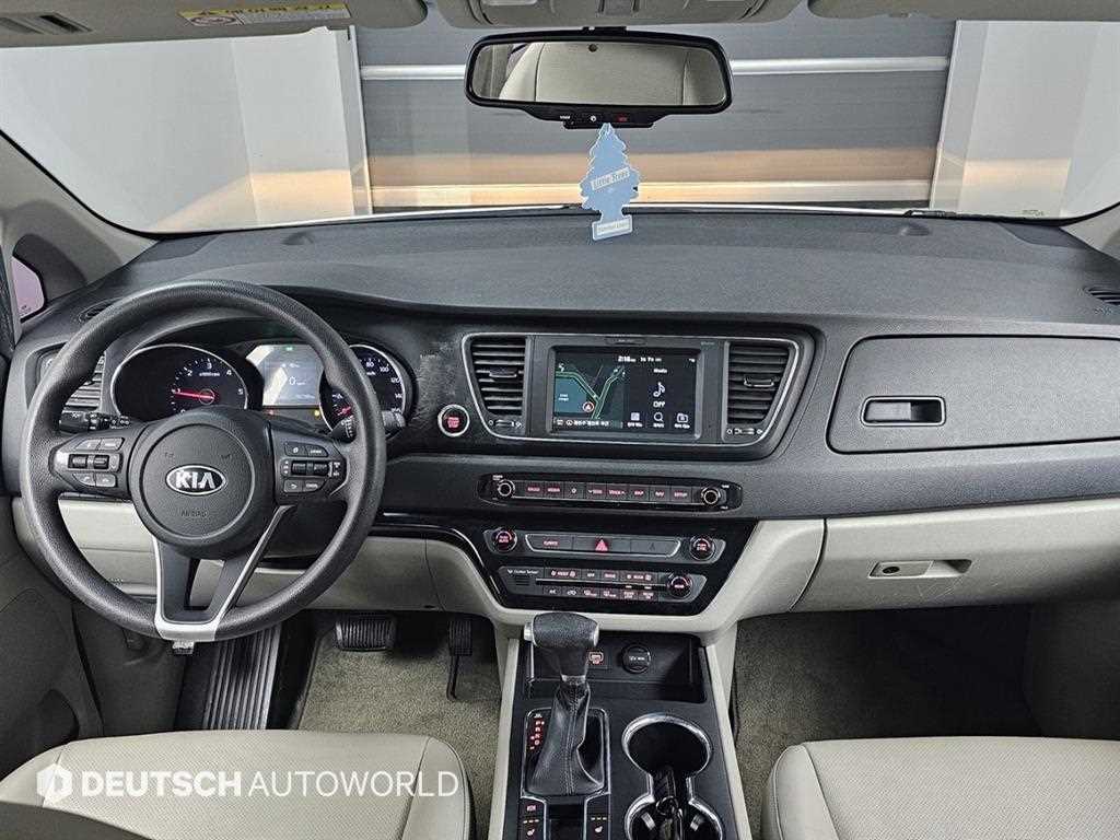 KIA Carnival - Vista 7