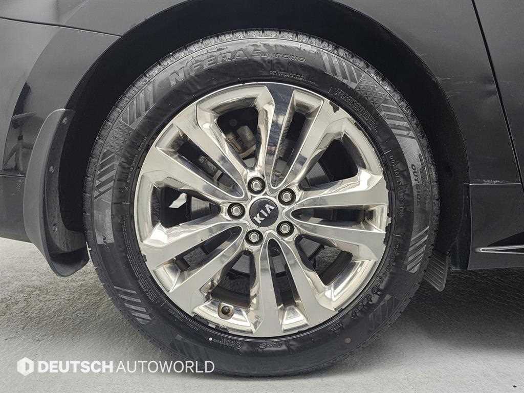 KIA Carnival - Vista 5