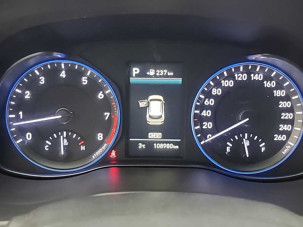 HYUNDAI Kona - Vista 6