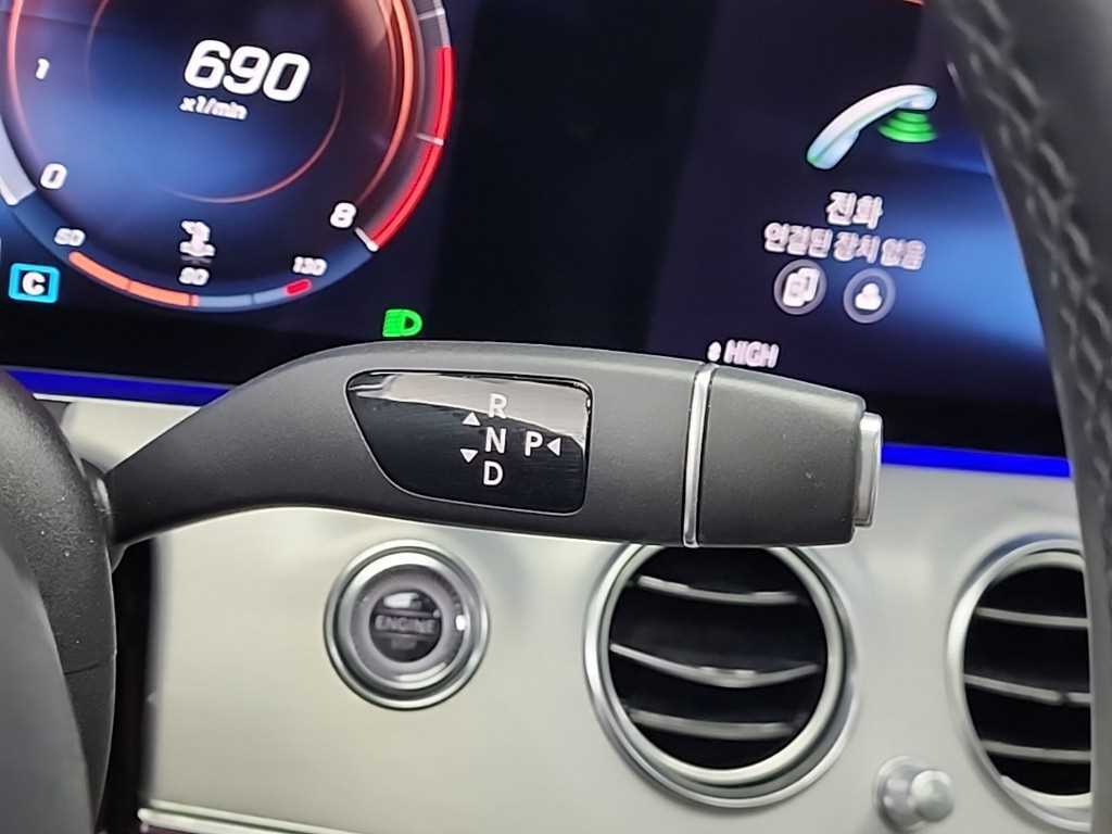 Mercedes Benz E class - Vista 8