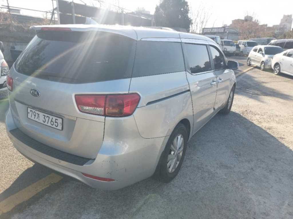 KIA Carnival - Vista 4