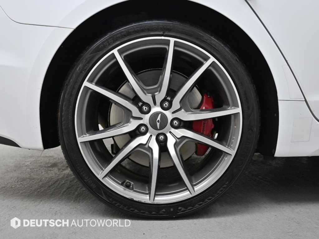 Genesis G70 - Vista 5