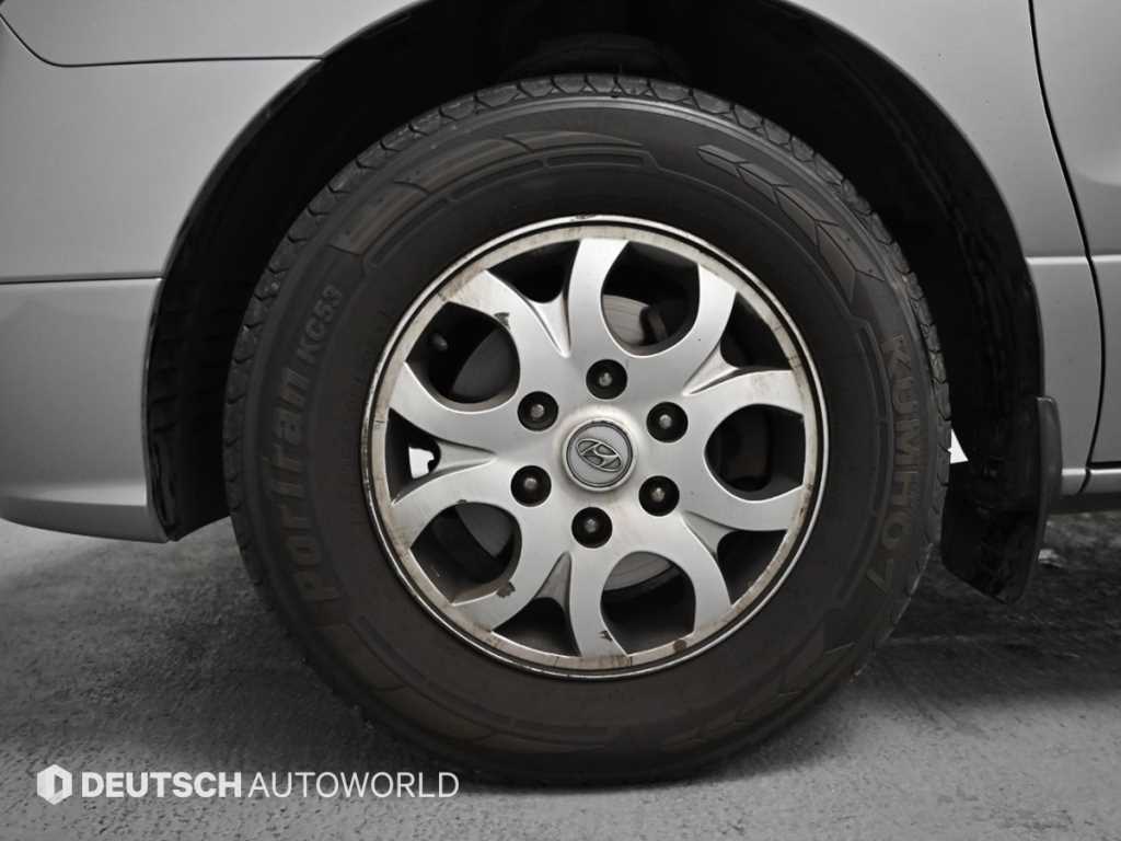 HYUNDAI Starex - Vista 5