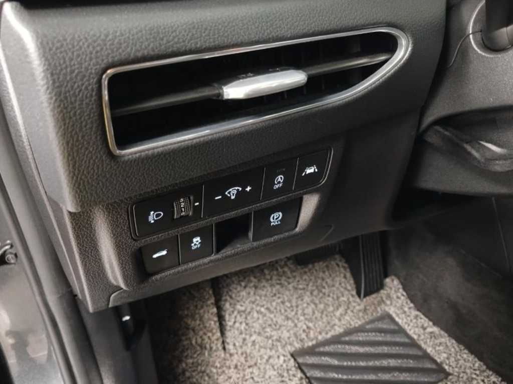 HYUNDAI Sonata - Vista 12