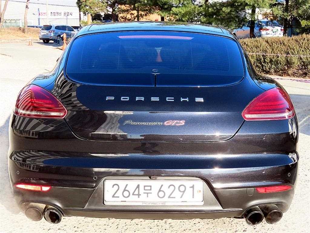 Porsche Panamera - Vista 4