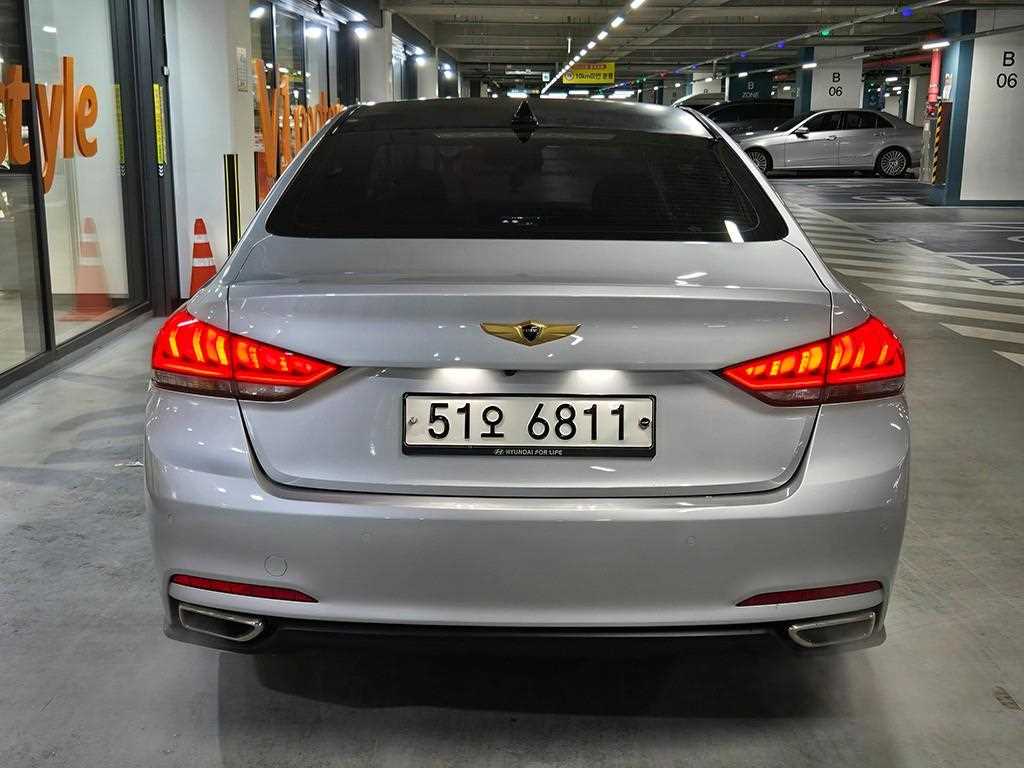 HYUNDAI Genesis - Vista 6