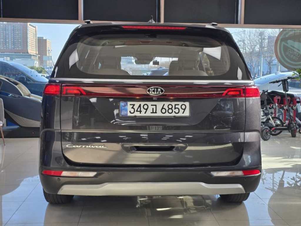 KIA Carnival - Vista 5