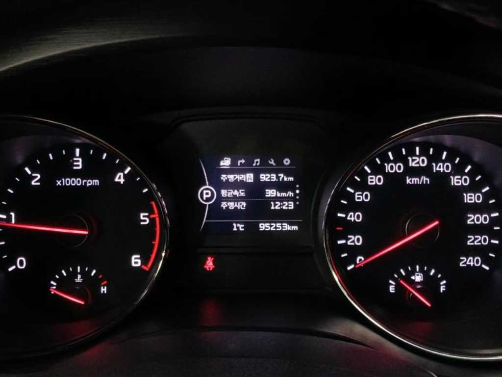 KIA Carnival - Vista 10