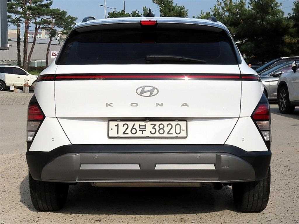 HYUNDAI Kona - Vista 4