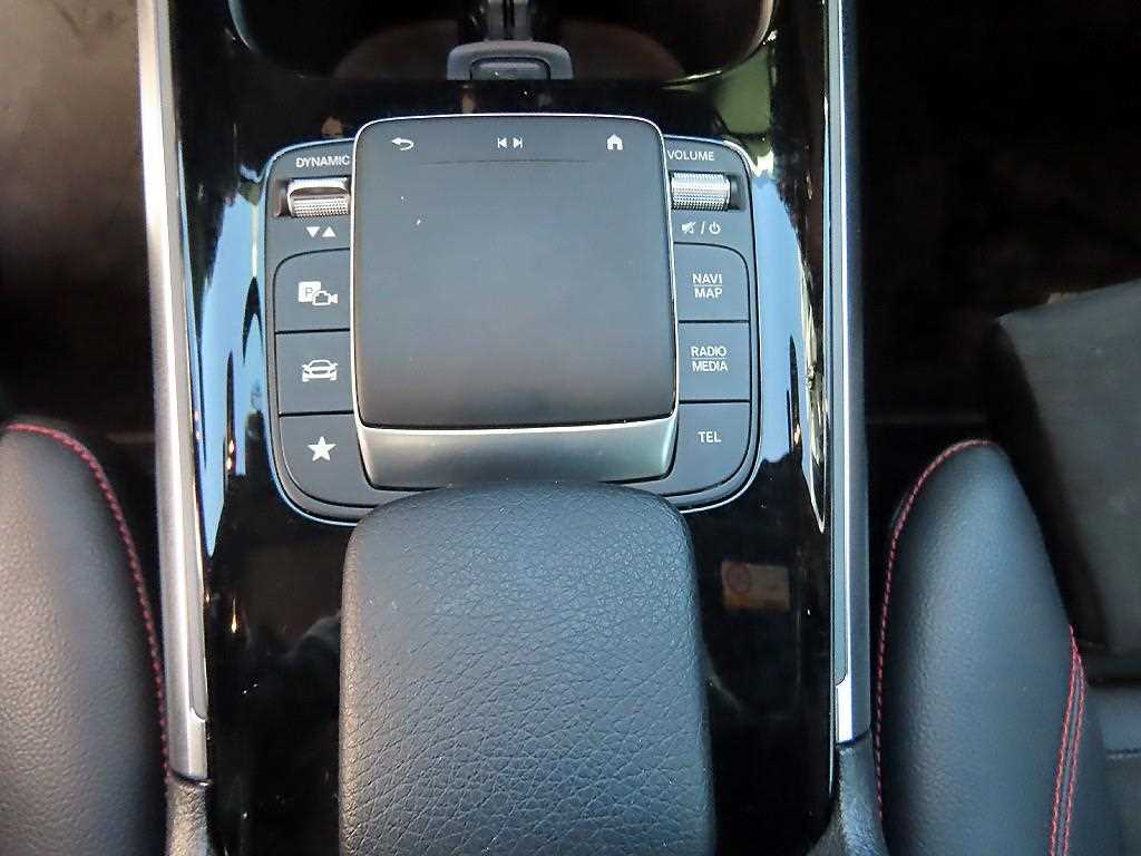 Mercedes Benz GLB Class - Vista 12