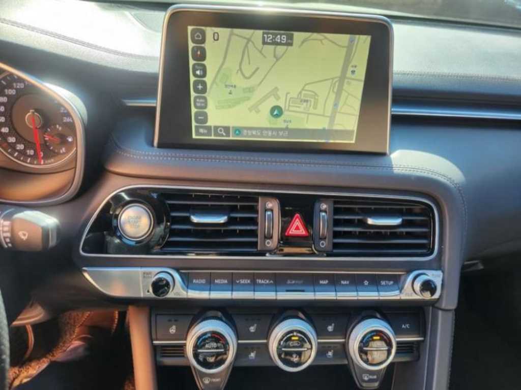 Genesis G70 - Vista 10