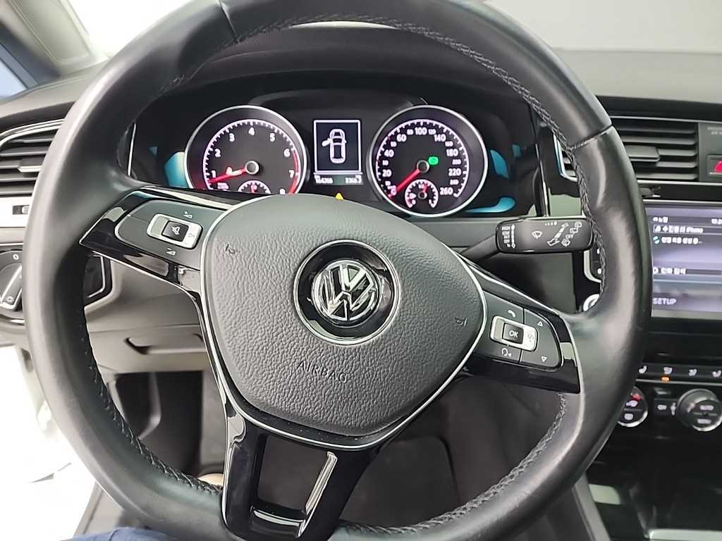 Volkswagen Golf - Vista 9